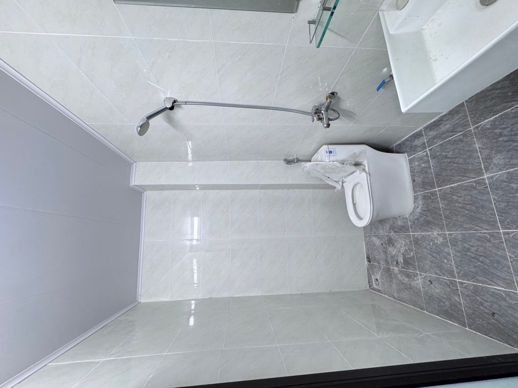 Bán nhà Định Công Thượng - diện tích 43.2m2 2 tầng - gần ô tô - giá 2,3 tỷ