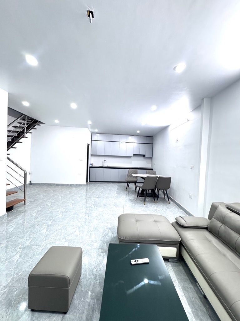 Bán nhà Định Công Thượng - diện tích 43.2m2 2 tầng - gần ô tô - giá 2,3 tỷ