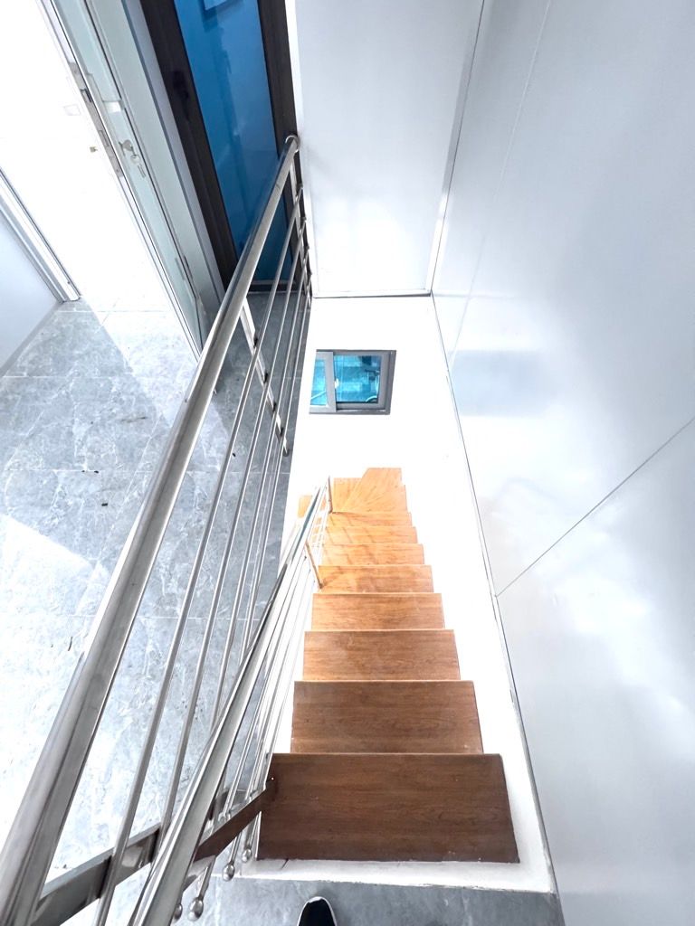 Bán nhà Định Công Thượng - diện tích 43.2m2 2 tầng - gần ô tô - giá 2,3 tỷ