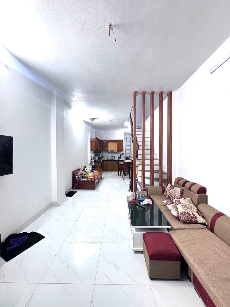 Bán nhà Định Công Thượng - diện tích 41m2 2 tầng - gần ô tô - giá 2,6 tỷ