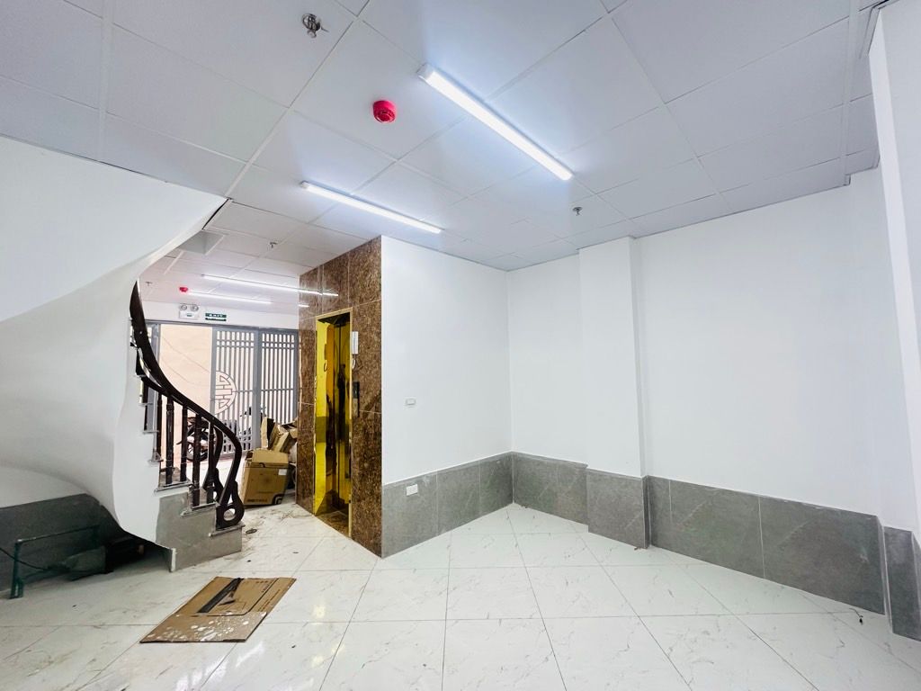 Bán nhà Thái Thịnh - diện tích 43.7m2 6 tầng - Thang máy - giá 15,6 tỷ