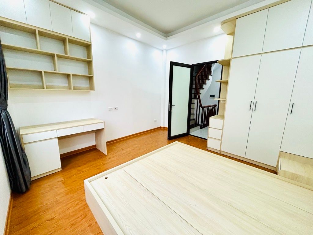 Bán nhà Nguyễn Khoái - diện tích 50m2 5 tầng - thang máy - giá 12,5 tỷ