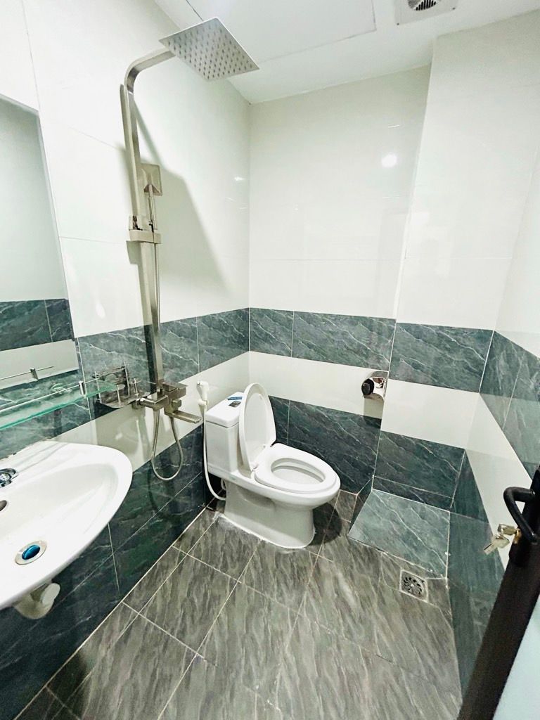 Bán nhà Nguyễn Khoái - diện tích 50m2 5 tầng - thang máy - giá 12,5 tỷ