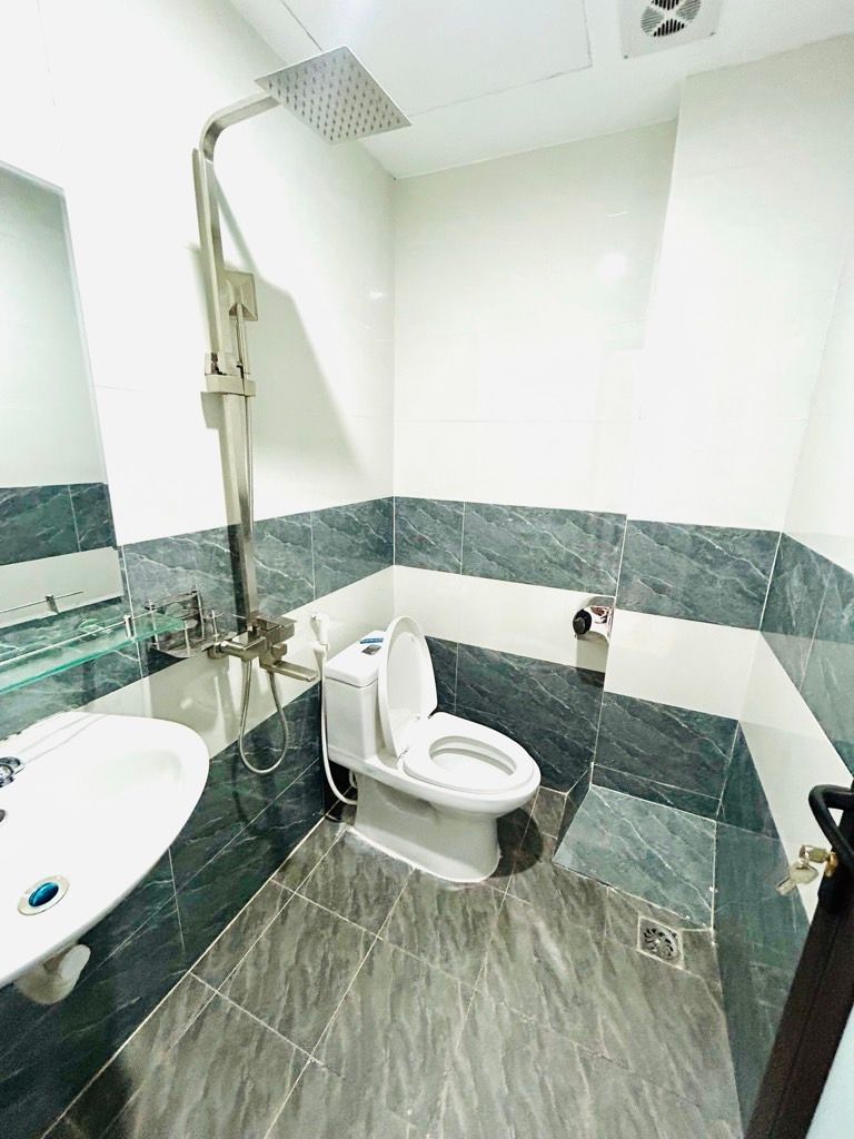 Bán nhà Nguyễn Khoái - diện tích 50m2 5 tầng - thang máy - giá 12,5 tỷ