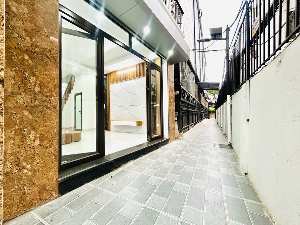 Bán nhà Nguyễn Khoái - diện tích 50m2 5 tầng - thang máy - giá 12,5 tỷ