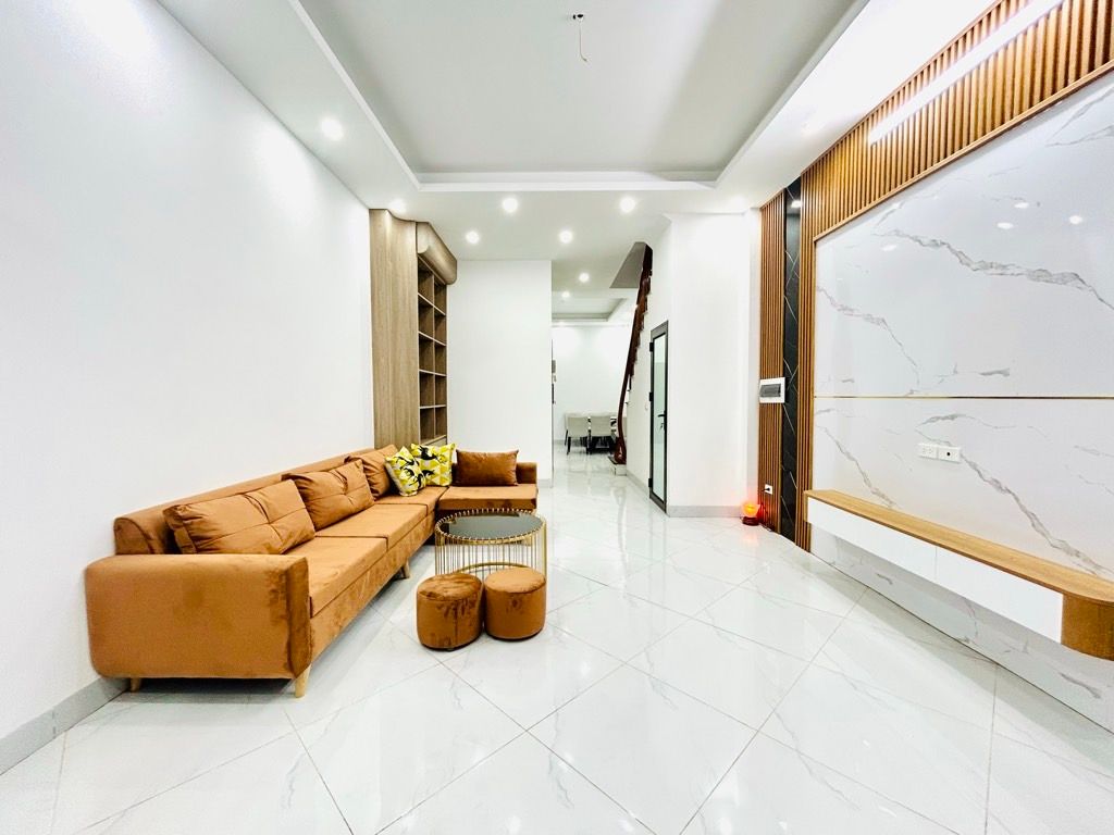 Bán nhà Nguyễn Khoái - diện tích 50m2 5 tầng - thang máy - giá 12,5 tỷ