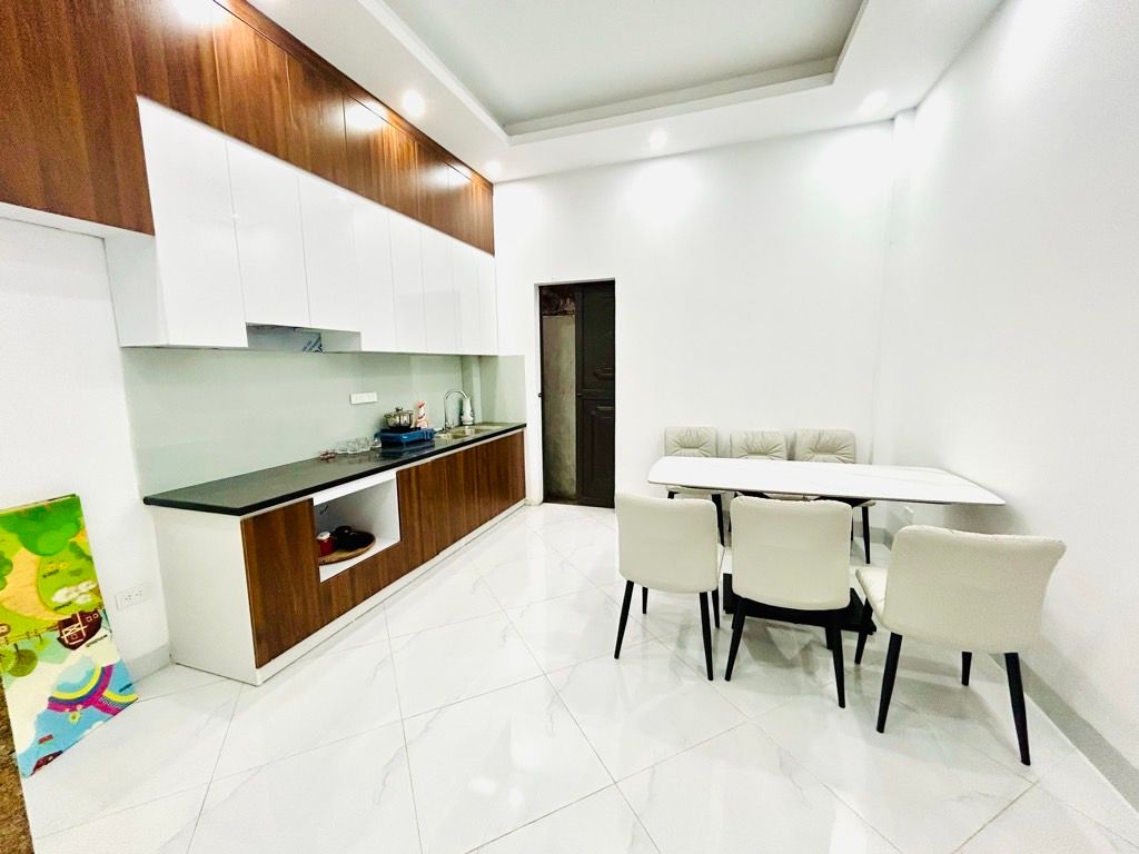 Bán nhà Nguyễn Khoái - diện tích 50m2 5 tầng - thang máy - giá 12,5 tỷ