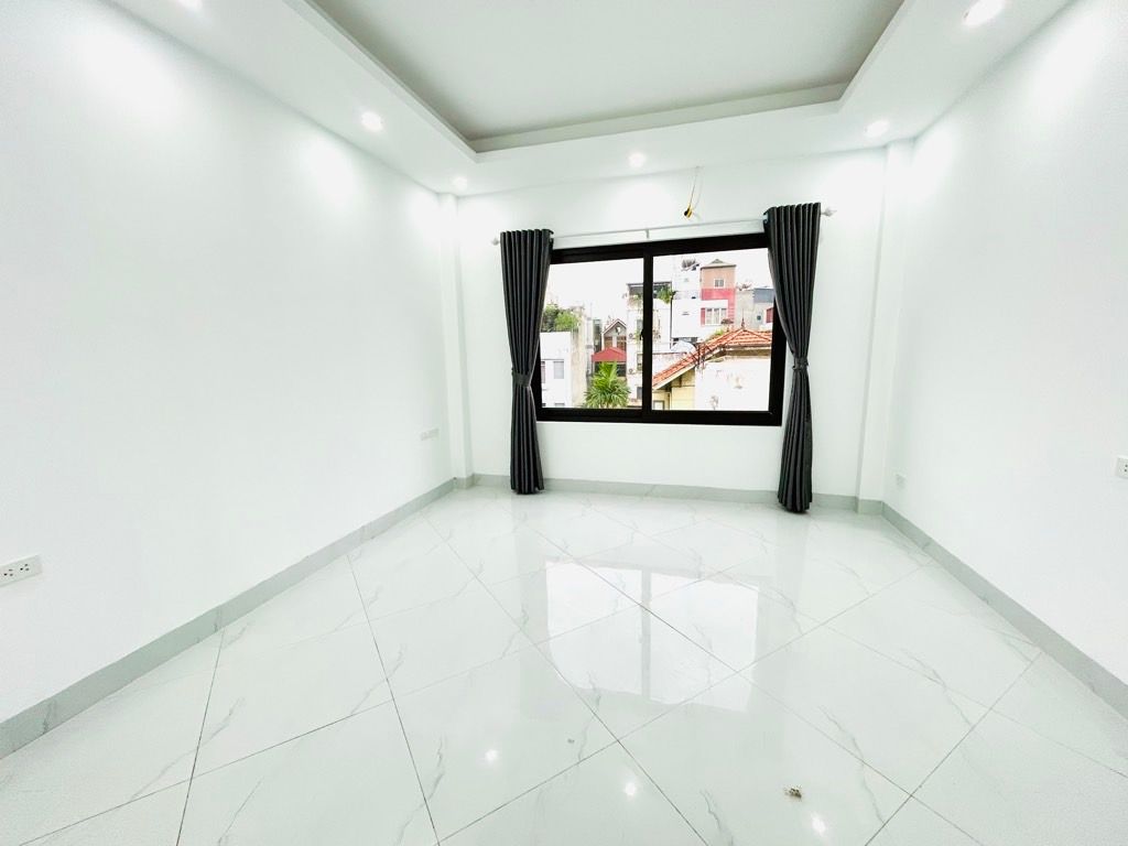 Bán nhà Nguyễn Khoái - diện tích 50m2 5 tầng - thang máy - giá 12,5 tỷ