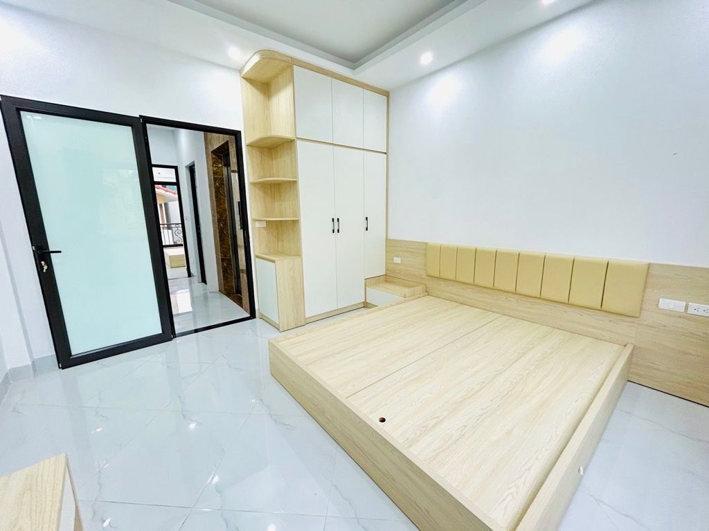 Bán nhà Nguyễn Khoái - diện tích 50m2 5 tầng - thang máy - giá 12,5 tỷ