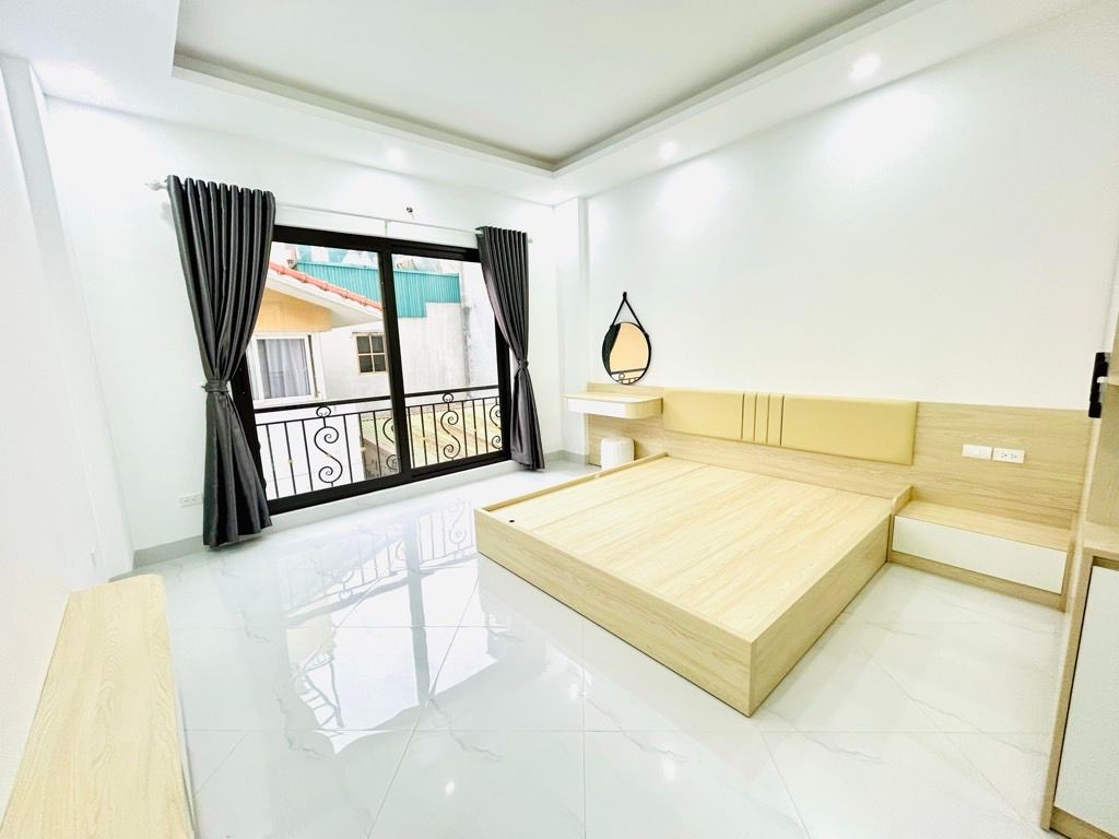 Bán nhà Nguyễn Khoái - diện tích 50m2 5 tầng - thang máy - giá 12,5 tỷ