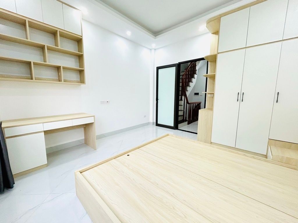 Bán nhà Nguyễn Khoái - diện tích 50m2 5 tầng - thang máy - giá 12,5 tỷ