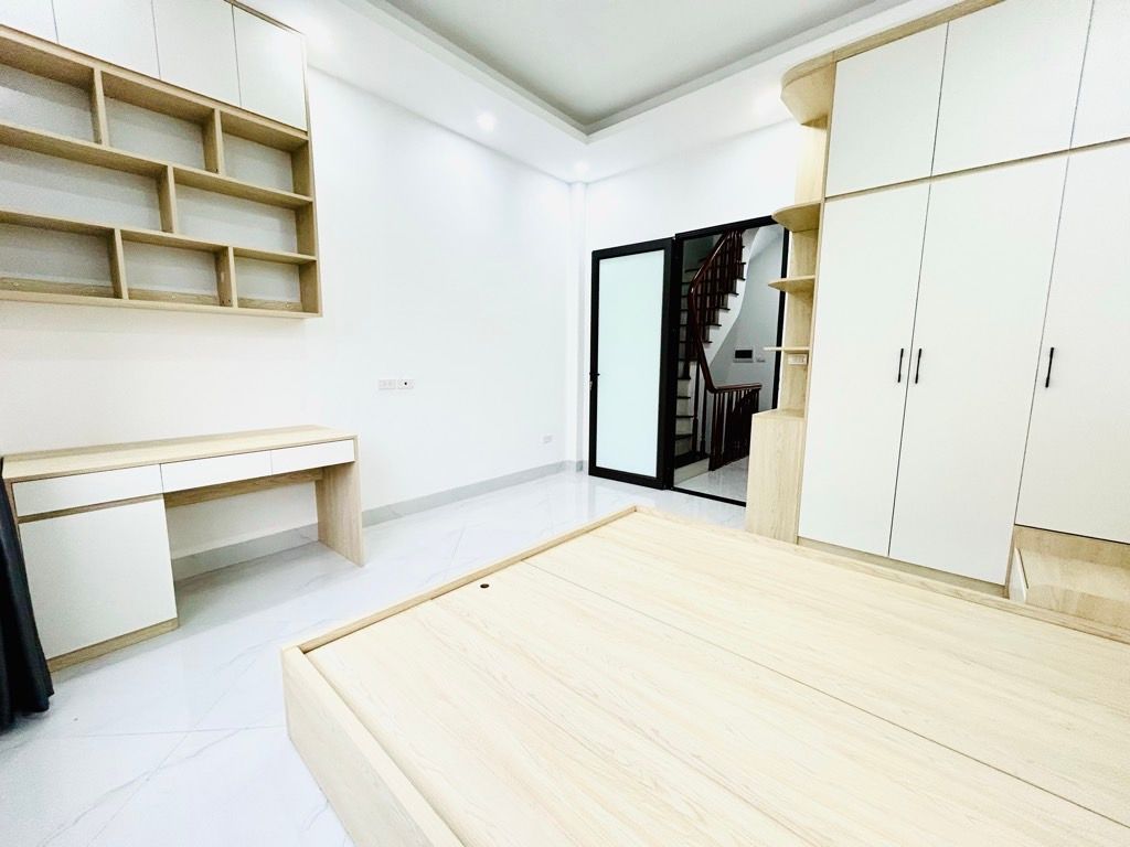 Bán nhà Nguyễn Khoái - diện tích 50m2 5 tầng - thang máy - giá 12,5 tỷ