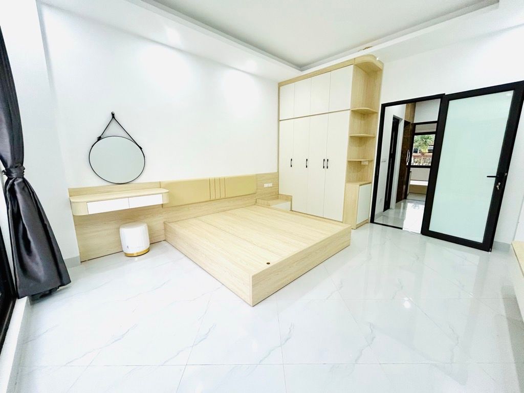 Bán nhà Nguyễn Khoái - diện tích 50m2 5 tầng - thang máy - giá 12,5 tỷ