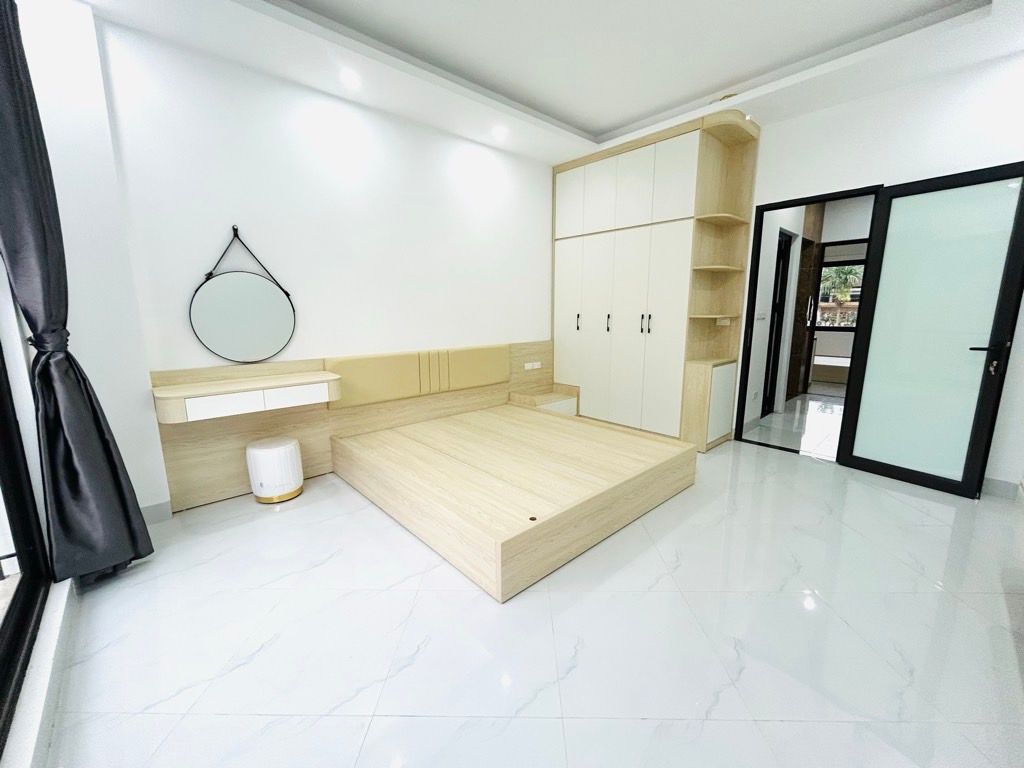 Bán nhà Nguyễn Khoái - diện tích 50m2 5 tầng - thang máy - giá 12,5 tỷ