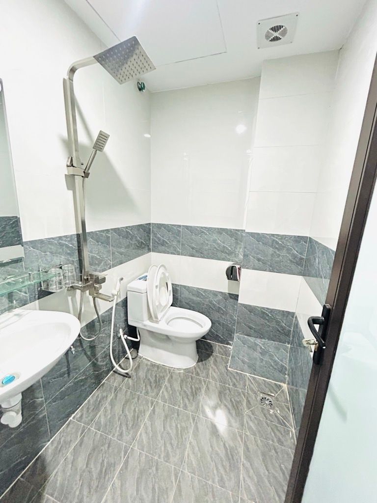 Bán nhà Nguyễn Khoái - diện tích 50m2 5 tầng - thang máy - giá 12,5 tỷ