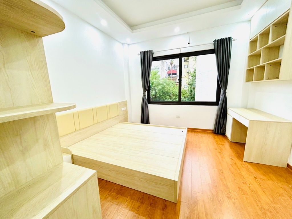 Bán nhà Nguyễn Khoái - diện tích 50m2 5 tầng - thang máy - giá 12,5 tỷ