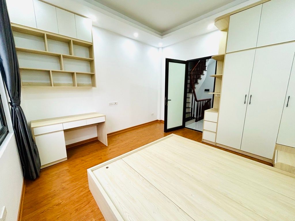 Bán nhà Nguyễn Khoái - diện tích 50m2 5 tầng - thang máy - giá 12,5 tỷ