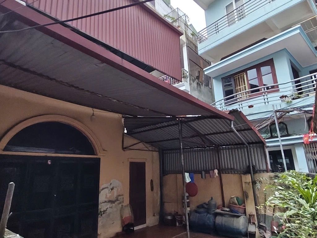 Bán nhà Định Công Thượng - diện tích 95m2 2 tầng - 3 mặt thoáng - giá 19 tỷ