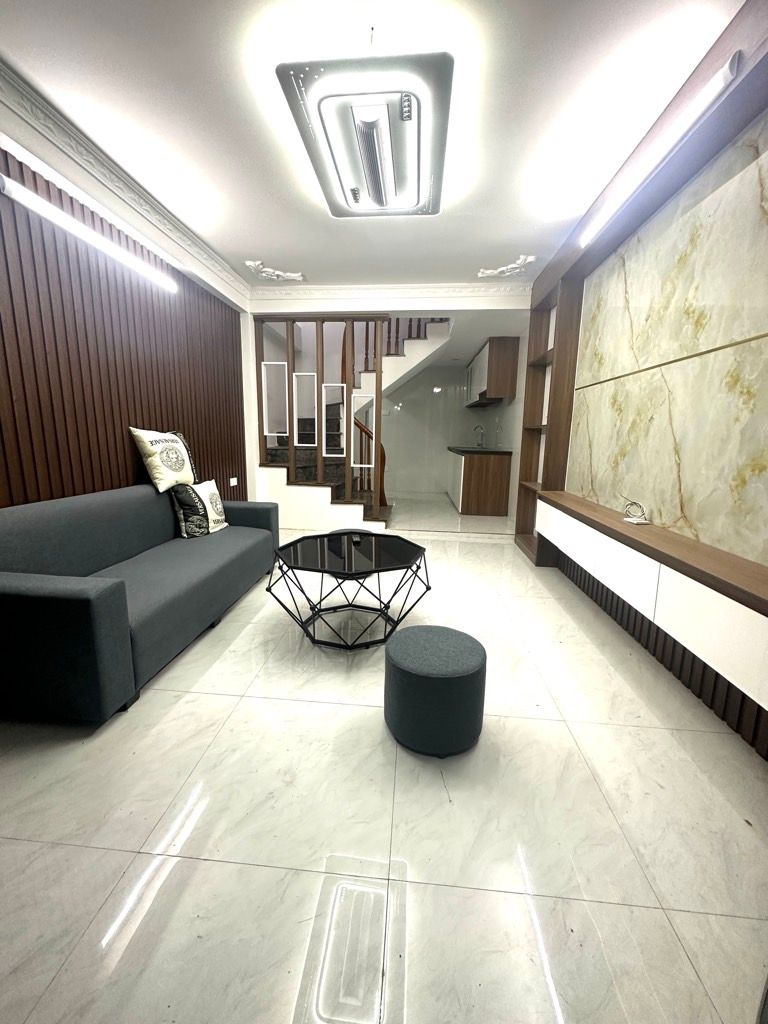 Bán nhà Đông thiên - diện tích 27m2 5 tầng - vị trí đẹp cách mặt ngõ thông Ô TÔ khoảng chừng 50m - giá 4,25 tỷ