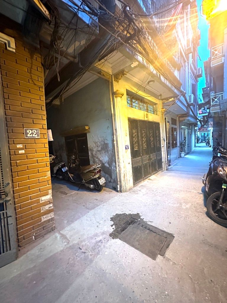 Bán nhà Đông thiên - diện tích 27m2 5 tầng - vị trí đẹp cách mặt ngõ thông Ô TÔ khoảng chừng 50m - giá 4,25 tỷ