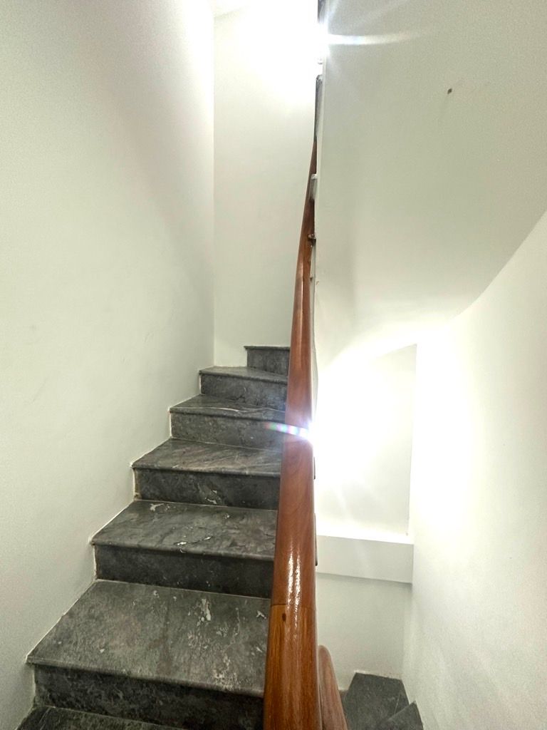 Bán nhà Đông thiên - diện tích 27m2 5 tầng - vị trí đẹp cách mặt ngõ thông Ô TÔ khoảng chừng 50m - giá 4,25 tỷ