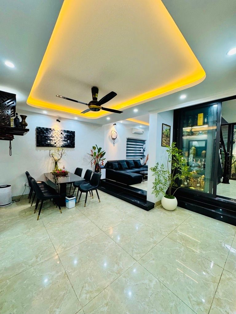 Bán nhà Nguyễn An Ninh - diện tích 39m2 2 tầng - ô tô vào trong nhà - giá 6,7 tỷ