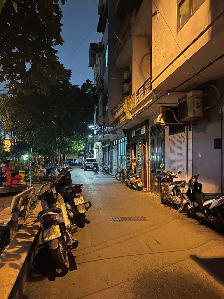 Bán nhà Nguyễn Trãi - diện tích 65.1m2 3 tầng - Ô TÔ ĐỖ CỬA - giá 19,9 tỷ