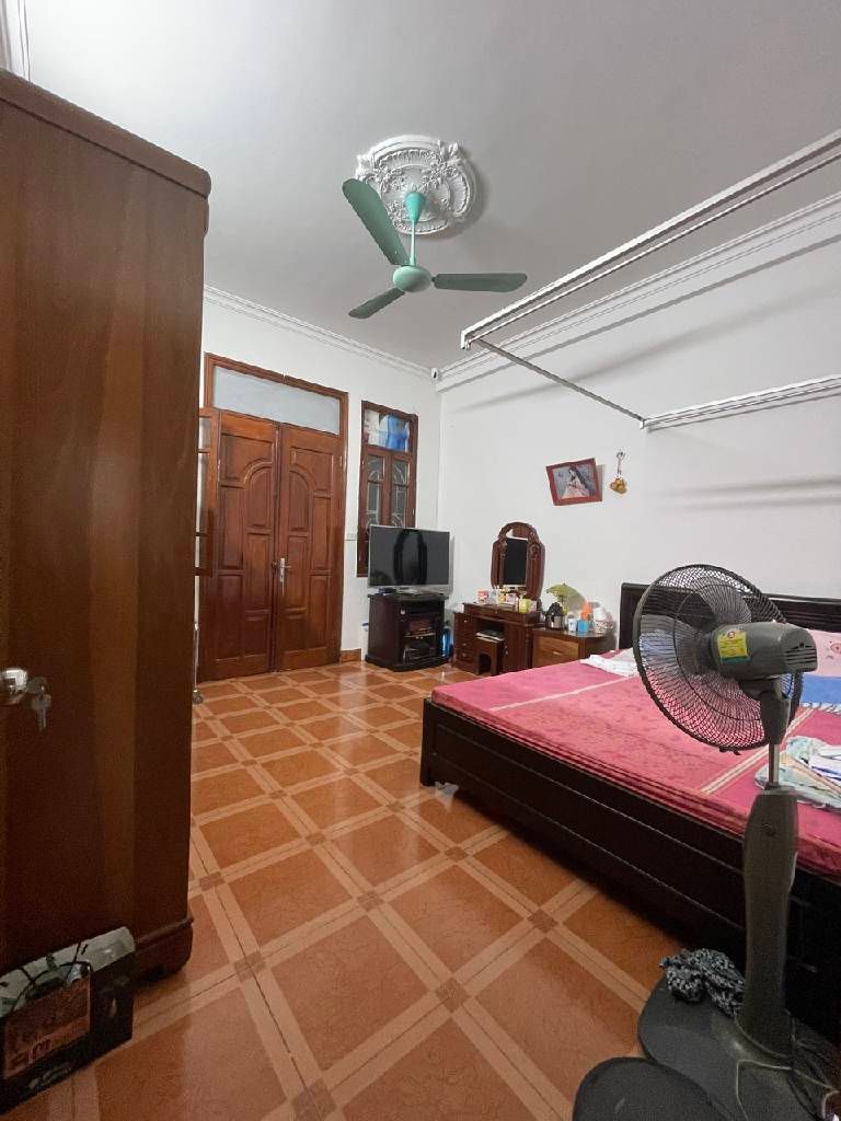 Bán nhà Nguyễn Trãi - diện tích 65.1m2 3 tầng - Ô TÔ ĐỖ CỬA - giá 19,9 tỷ