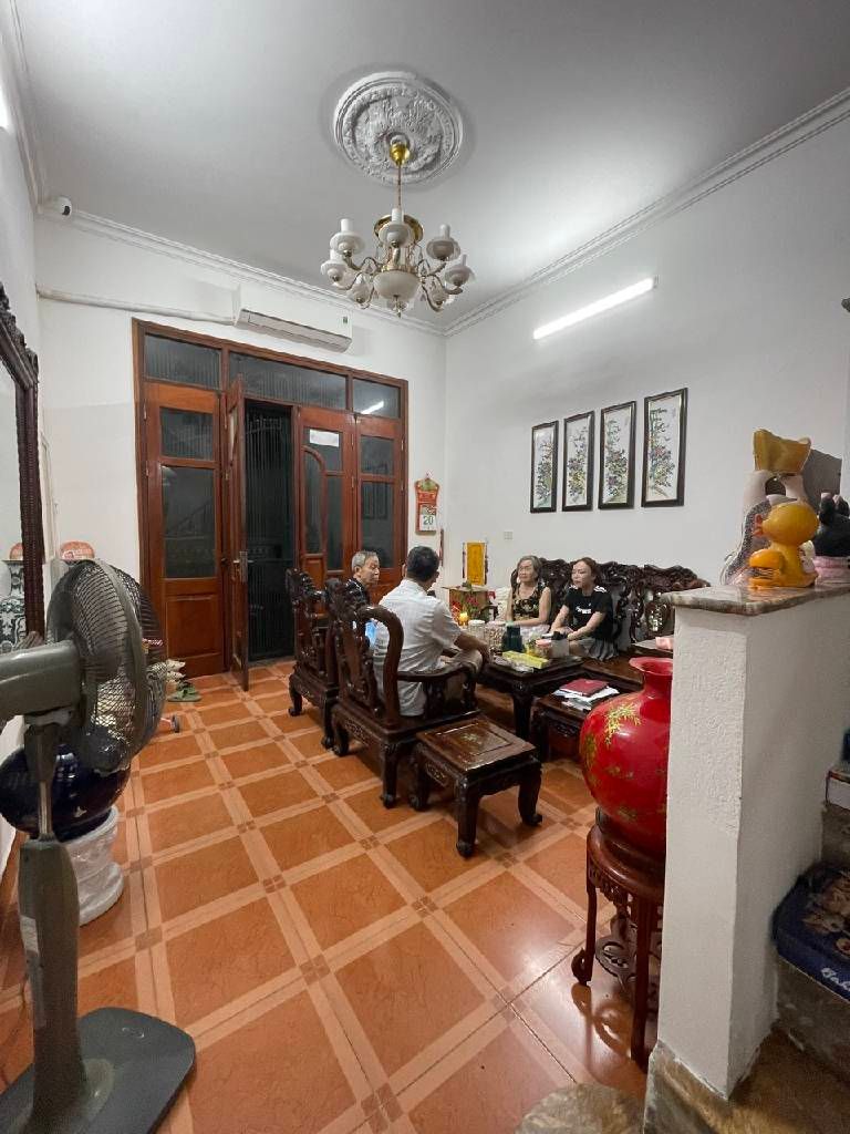 Bán nhà Nguyễn Trãi - diện tích 65.1m2 3 tầng - Ô TÔ ĐỖ CỬA - giá 19,9 tỷ