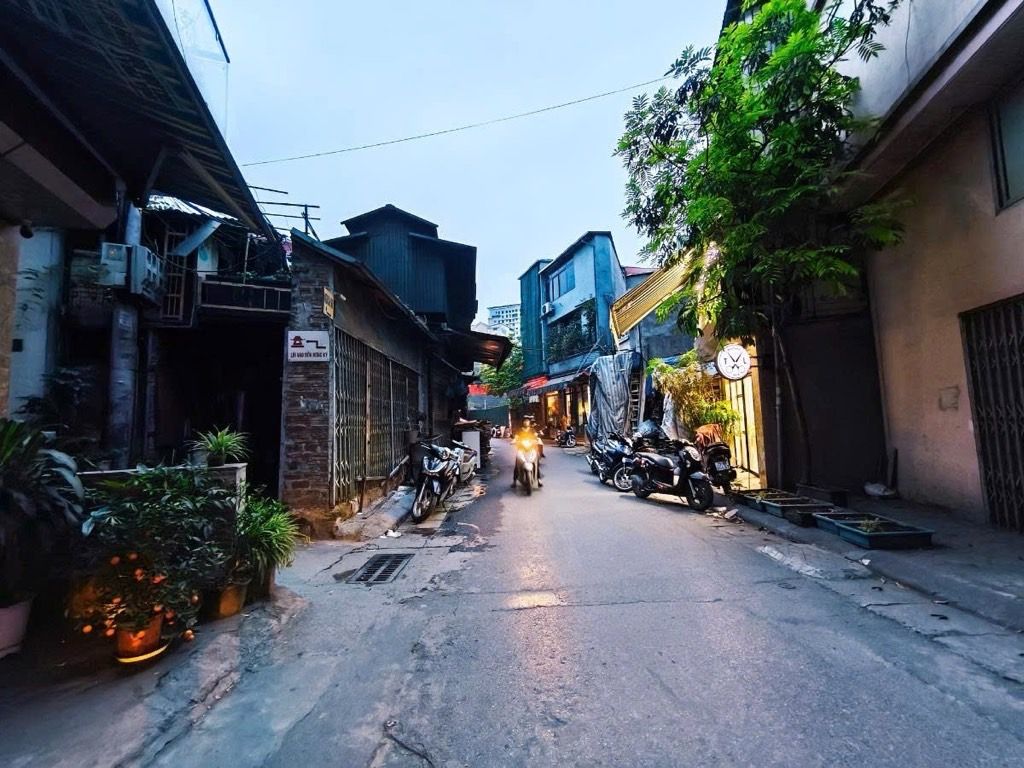 Bán nhà Gốc Đề - diện tích 37m2 3 tầng - Mặt ngõ thông kinh doanh - giá 7,25 tỷ