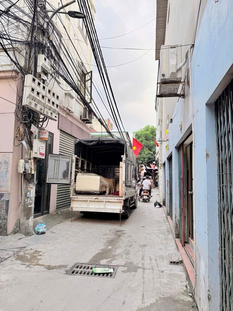 Bán nhà Đông Thiên - diện tích 36.8m2 5 tầng - Mỗi tầng 1 phòng rộng - giá 7,6 tỷ