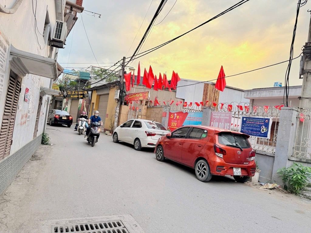 Bán nhà Đông Thiên - diện tích 36.8m2 5 tầng - Mỗi tầng 1 phòng rộng - giá 7,6 tỷ