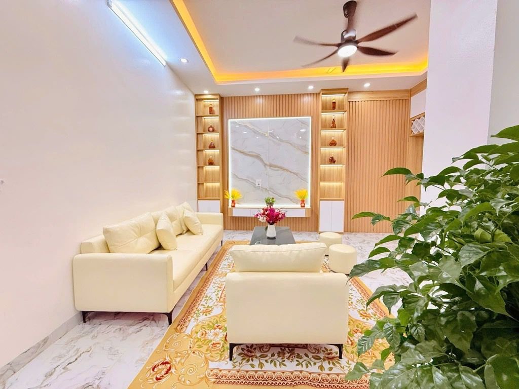 Bán nhà Đông Thiên - diện tích 36.8m2 5 tầng - Mỗi tầng 1 phòng rộng - giá 7,6 tỷ