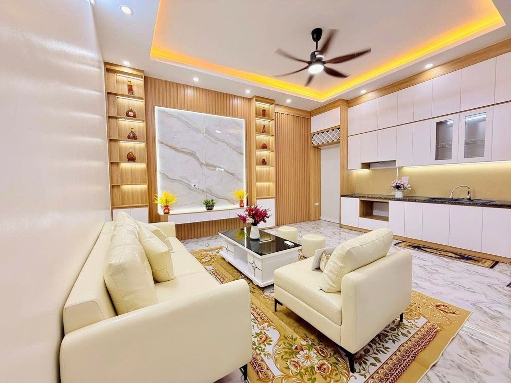 Bán nhà Đông Thiên - diện tích 36.8m2 5 tầng - Mỗi tầng 1 phòng rộng - giá 7,6 tỷ