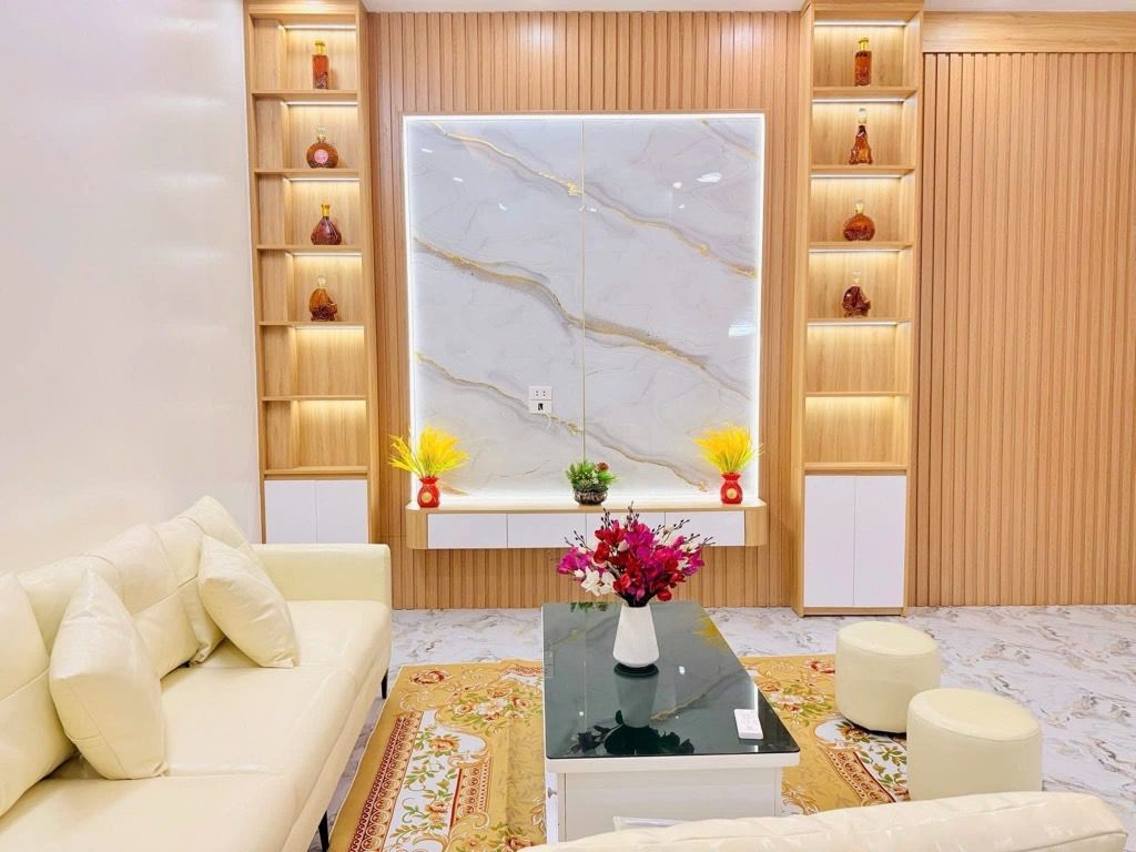 Bán nhà Đông Thiên - diện tích 36.8m2 5 tầng - Mỗi tầng 1 phòng rộng - giá 7,6 tỷ