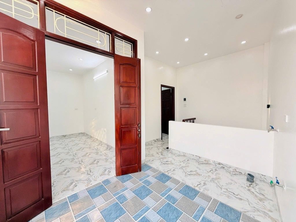 Bán nhà Đông Thiên - diện tích 36.8m2 5 tầng - Mỗi tầng 1 phòng rộng - giá 7,6 tỷ