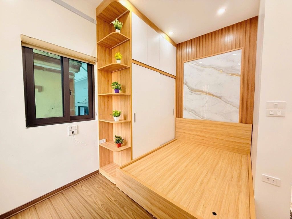 Bán nhà Đông Thiên - diện tích 36.8m2 5 tầng - Mỗi tầng 1 phòng rộng - giá 7,6 tỷ