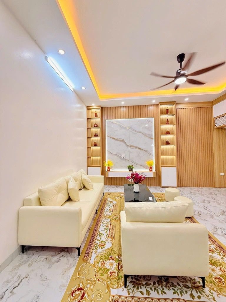 Bán nhà Đông Thiên - diện tích 36.8m2 5 tầng - Mỗi tầng 1 phòng rộng - giá 7,6 tỷ