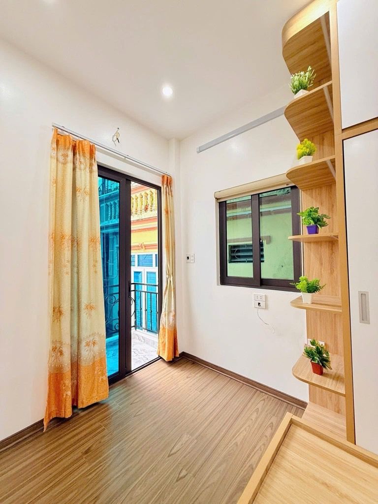 Bán nhà Đông Thiên - diện tích 36.8m2 5 tầng - Mỗi tầng 1 phòng rộng - giá 7,6 tỷ