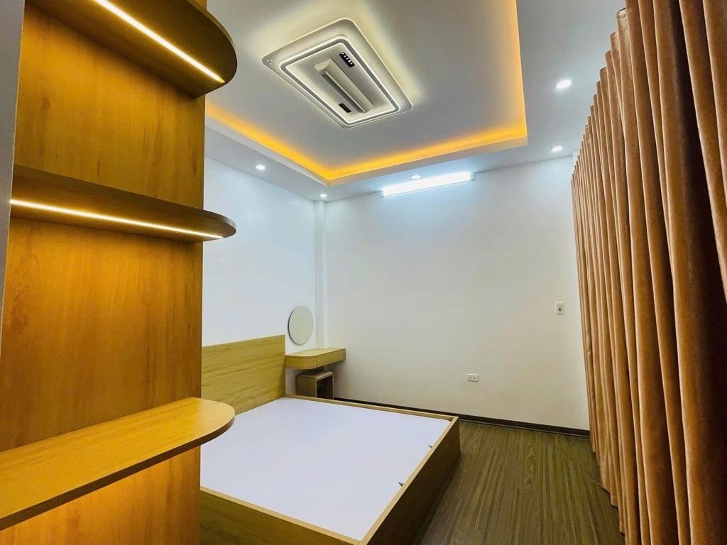 Bán nhà Giải Phóng - diện tích 38.4m2 5 tầng - mặt tiền siêu rộng 10m - giá 6,8 tỷ