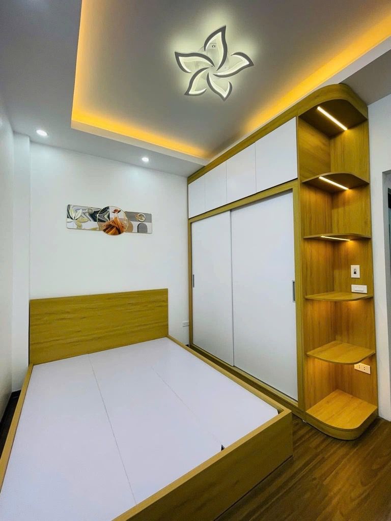 Bán nhà Giải Phóng - diện tích 38.4m2 5 tầng - mặt tiền siêu rộng 10m - giá 6,8 tỷ