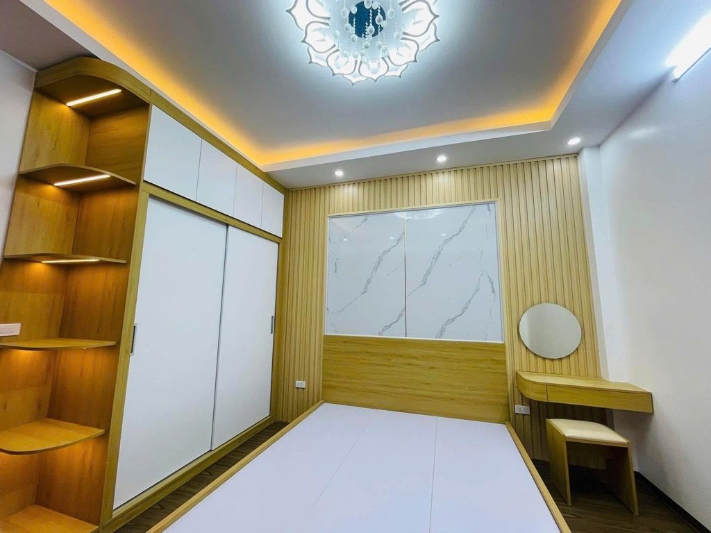 Bán nhà Giải Phóng - diện tích 38.4m2 5 tầng - mặt tiền siêu rộng 10m - giá 6,8 tỷ