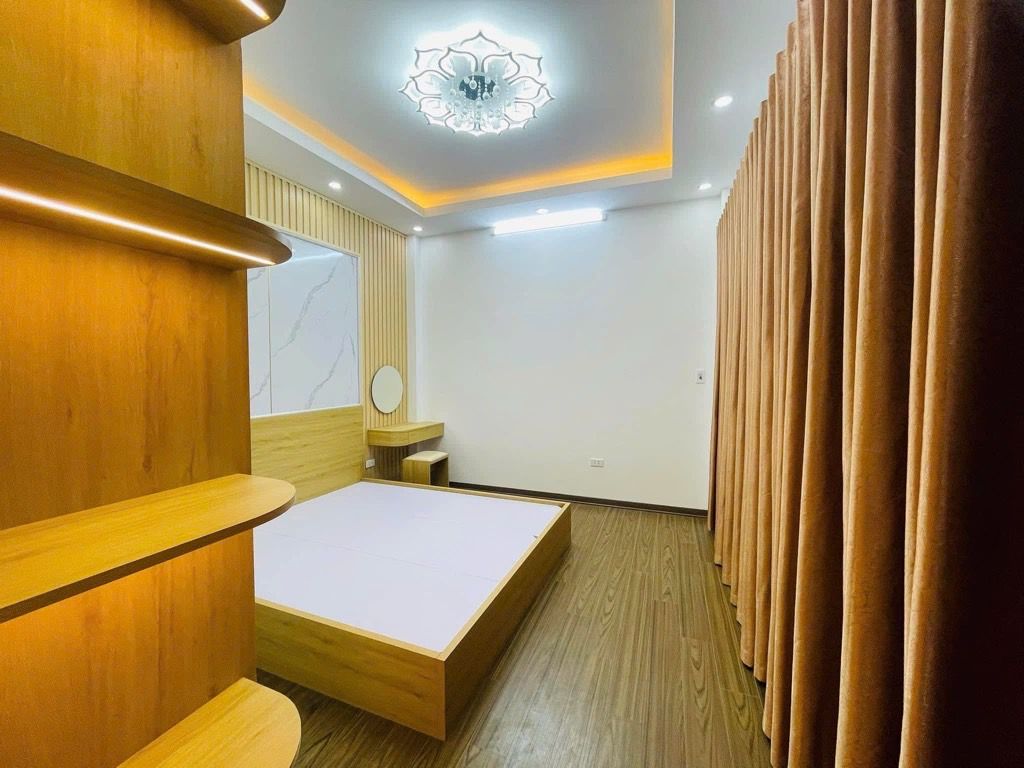 Bán nhà Giải Phóng - diện tích 38.4m2 5 tầng - mặt tiền siêu rộng 10m - giá 6,8 tỷ