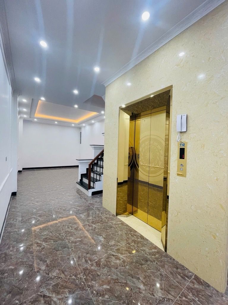 Bán nhà Lĩnh Nam - diện tích 71m2 6 tầng - Lô góc, thang máy - giá 21 tỷ