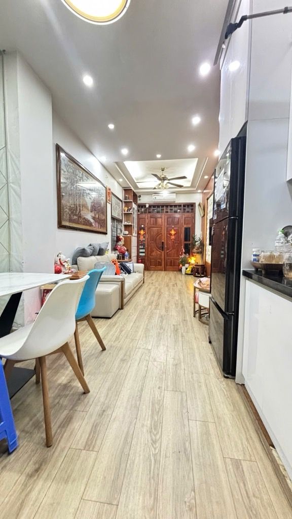 Bán nhà Đại Từ - diện tích 34,1m2 5 tầng - Ngôi nhà đẹp hiếm có - giá 9,6 tỷ