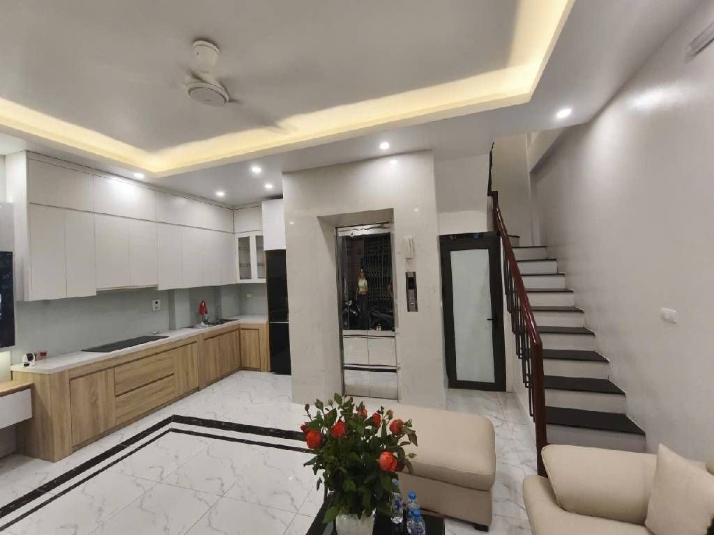 Bán nhà Trương Định - diện tích 33.4m2 5 tầng - Thang máy, nhà đẹp mới tinh - giá 9,85 tỷ