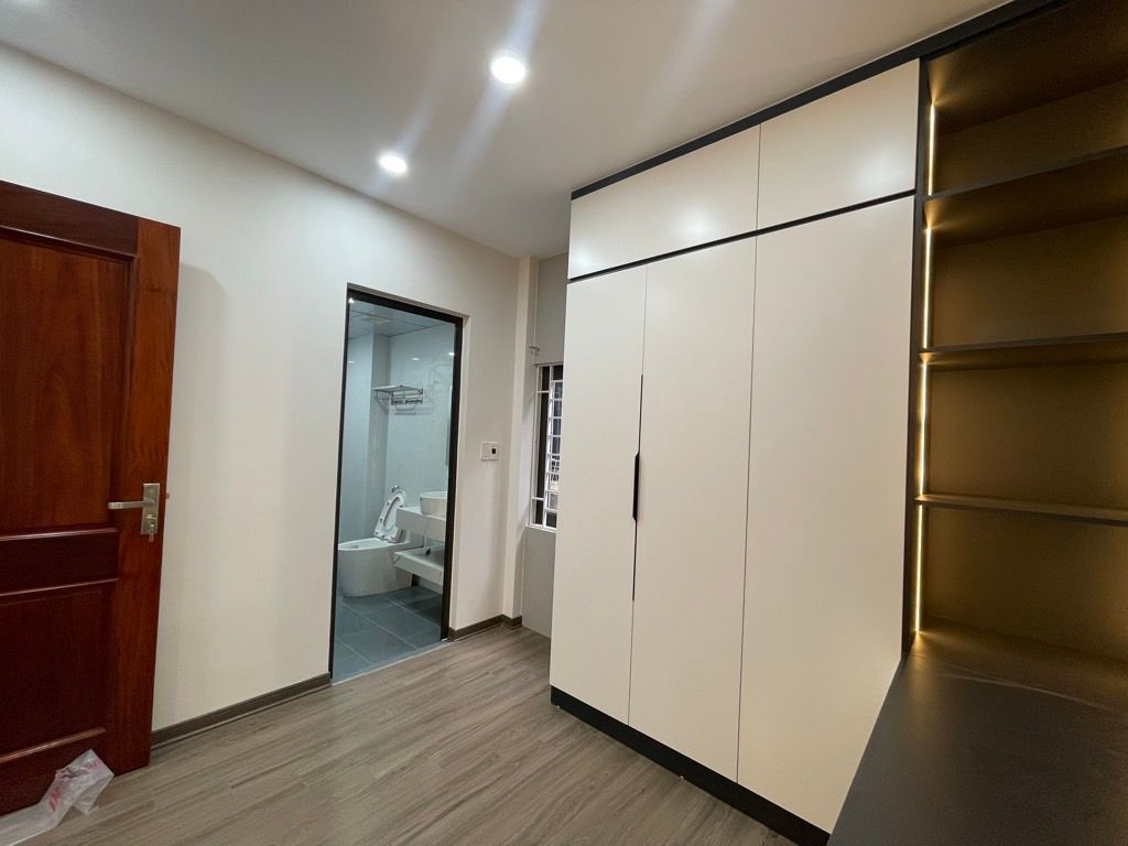 Bán nhà Vĩnh Tuy - diện tích 37,4m2 5 tầng - Lô góc - giá 10,8 tỷ