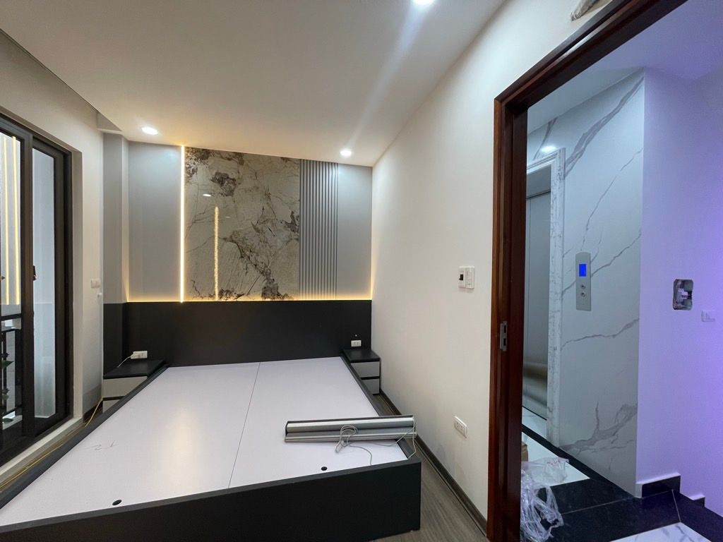 Bán nhà Vĩnh Tuy - diện tích 37,4m2 5 tầng - Lô góc - giá 10,8 tỷ