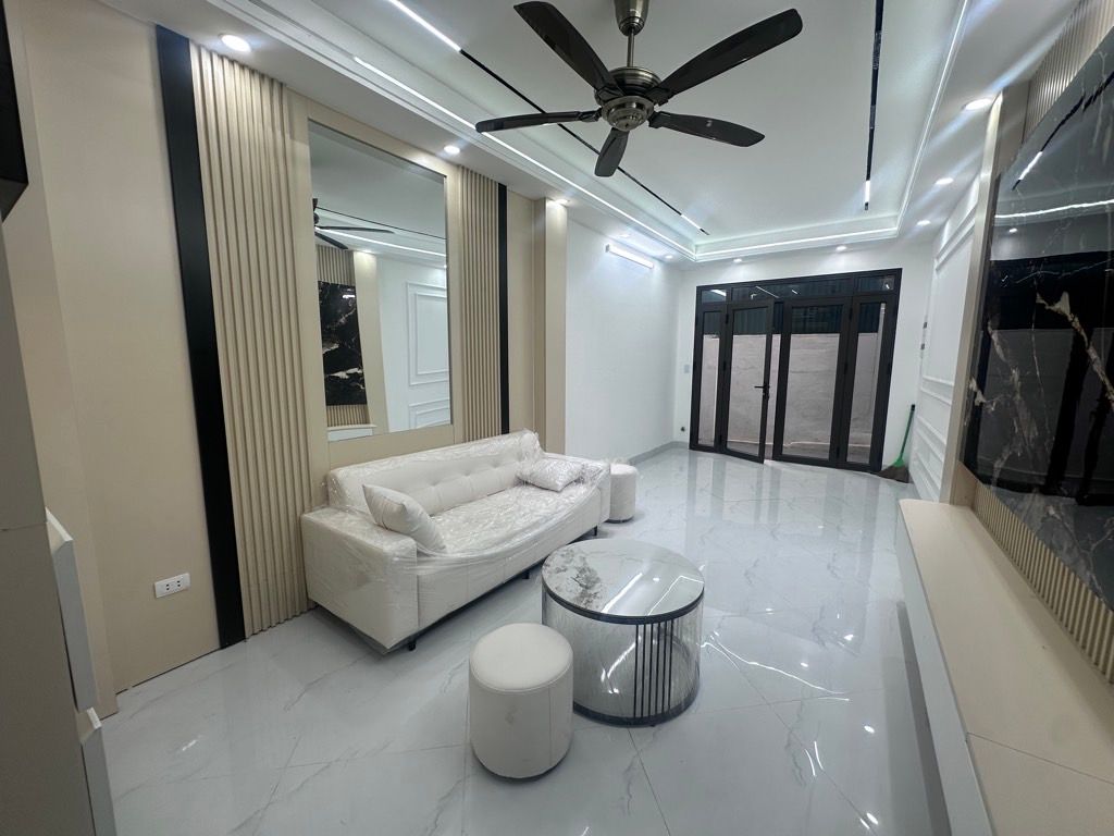 Bán nhà Giáp Bát - diện tích 42m2 6 tầng - thang máy - giá 0 tỷ