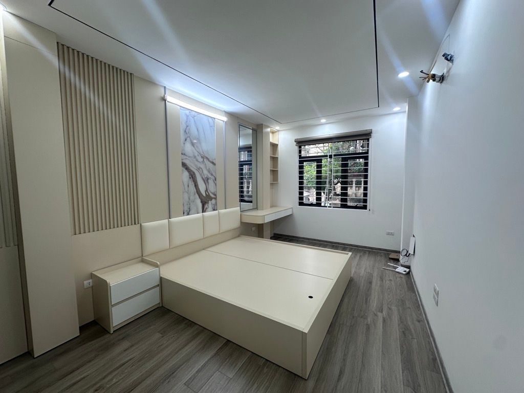 Bán nhà Giáp Bát - diện tích 42m2 6 tầng - thang máy - giá 0 tỷ